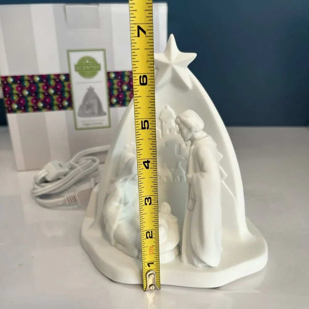 Scentsy Night Divine Wax Warmer With Base & Warmer Dish Nativity Scene NIB